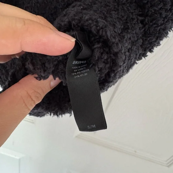 Skims Women's Black Crop-top NWT - Picture 5 of 7